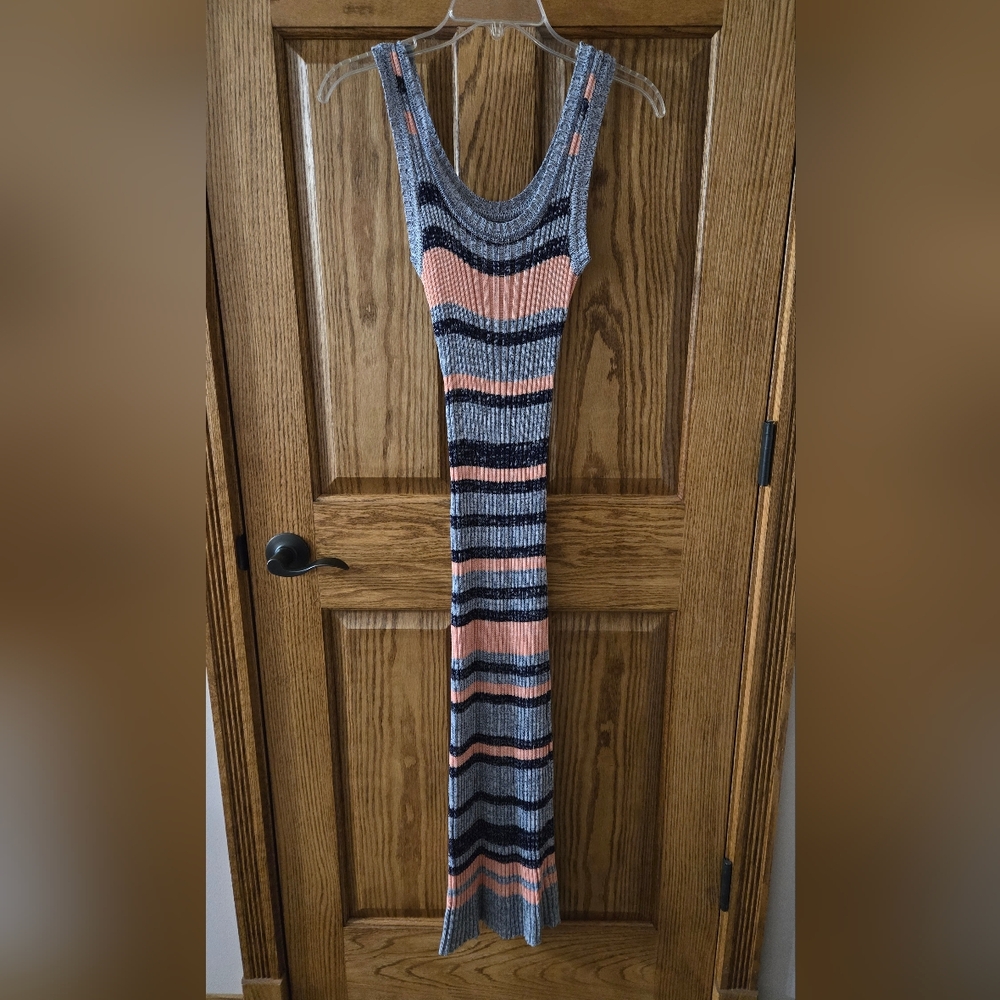 Elegant Knit Maxi Dress in Gray, Pink, and Black